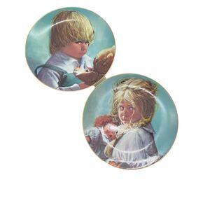 Creepy Eye Kid Toy Plates Set Of Two Vintage Su Etem Multicolor Teddy And Terry